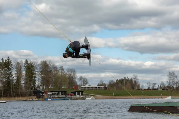 Fagersta Suède Maj 2020 Adolescent Fait Saut Extrême Wakeboard Autour — Photo