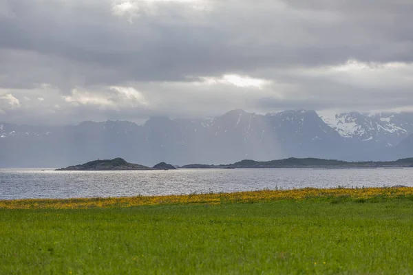 Bellissimo Paesaggio Norvegese Vista Dei Fiordi Norvegia Ideale Riflesso Fiordo — Foto Stock