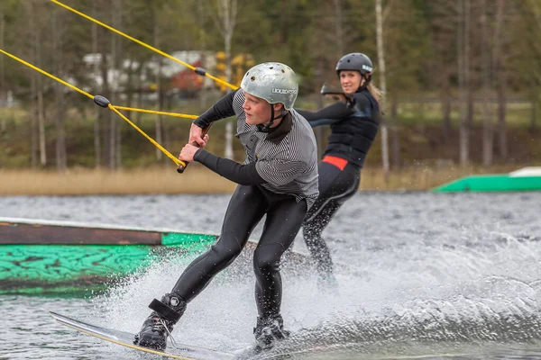 Fagersta Sverige Maj 2020 Två Tonåringar Flicka Och Pojke Wakeboardåkare — Stockfoto