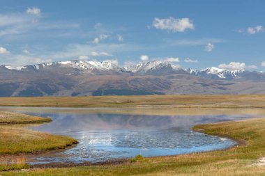 Tipik Moğol manzarası. Moğol Altai, Moğolistan.