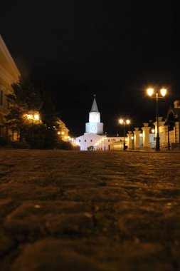 Geceleri Kazan Kremlin, aşağıdan manzara