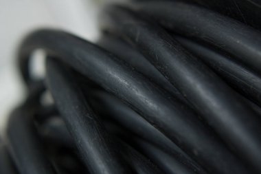 Siyah kauçuk kabloların soyut makro fotoğrafçılığı.