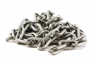 Metal zincir. Beyaz arka planda yakın plan. Güvenilir zincir.
