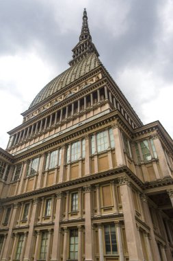 Turin, İtalya 'da bulunan Köstebek Antonelliana, 12 Mayıs 2018' de inşa eden mimar Alessandro Antonelli tarafından adlandırılan önemli bir yapı. Artık Ulusal Sinema Müzesi 'ne ev sahipliği yapmaktadır.