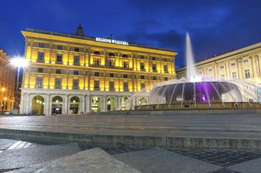 Cenova, Liguria Region, İtalya, Avrupa - 12 Haziran 2018: Piazza De Ferrari Cenova 'nın ana meydanı. Şehrin göbeğinde ve özellikle de Portoria 'nın kadim soriater' ında.