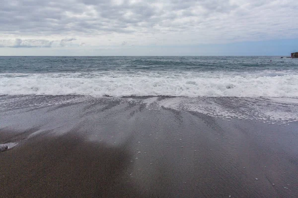 Suprafața ondulată a oceanului se închide. sae textura de apă fundal, blur mișcare . . — Fotografie, imagine de stoc