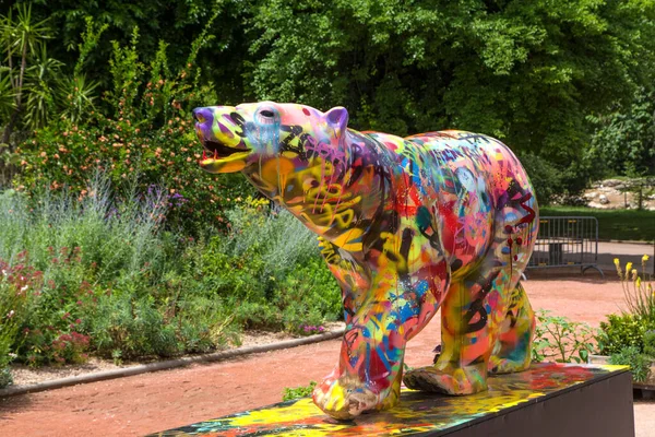 Garden tete d veya Parc de la Tete dOr Lyon, Fransa - 11 Mayıs 2018: Gold Head 'in adını verdiği bahçe. Lyon, Fransa 'daki Altın Kafa Parkı.