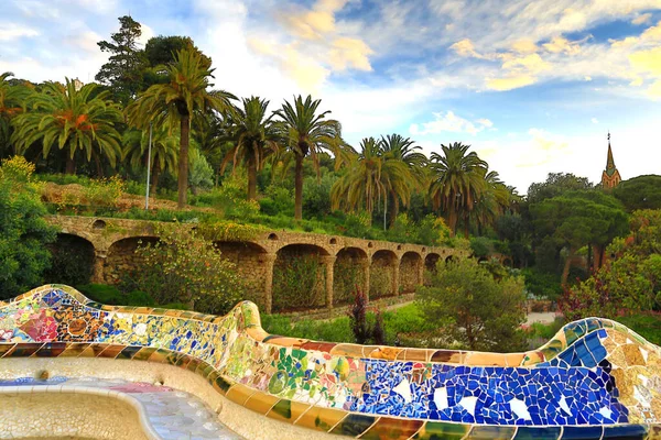 Barselona, İspanya, Park Guell. Barcelona 'daki Park Guell' den şehrin manzarası. Mimar Antoni Gaudi 'den Park Guell