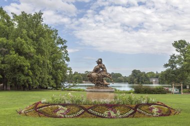 Fransa, Lyon 'da bahçe gezisi ya da Parc de la Tete dOr. Altın Kafa 'nın Tresor adını verdiği bahçe. Lyon, Fransa 'daki Altın Kafa Parkı.