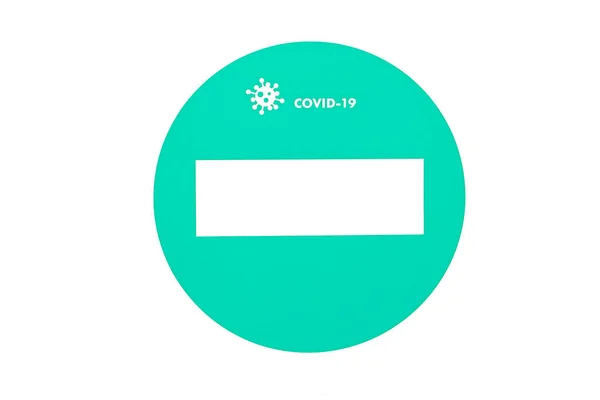 Coronavirus salgını tehlikesi, covid 19 salgını, ev konsepti, taşınma kısıtlamaları, virüs acil durum pankartı, beyaz arka planda yol işareti, güvenlik için izolasyon