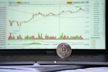ethereum crypto para birimi. Dünya çapında sanal internet parası. Bitcoin BTC borsa ticaret geçmişi kavramı. Finansal gösterge paneli ile borsa yatırımlarının analizi