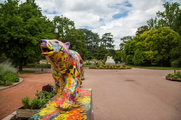 Garden tete d veya Parc de la Tete dOr Lyon, Fransa - 11 Mayıs 2018: Gold Head 'in adını verdiği bahçe. Lyon, Fransa 'daki Altın Kafa Parkı.