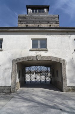 Dachau, Almanya: 2 Nisan 2019 - Dachau Toplama Kampı Anıt Alanı 'nın ana girişinin görüntüsü