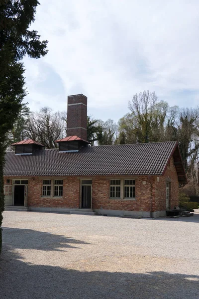 Dachau, Bavyera, Almanya - 2 Nisan 2019: Dachau toplama kampının krematoryum ve gaz odası.