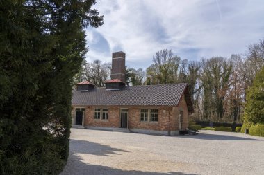 Dachau, Bavyera, Almanya - 2 Nisan 2019: Dachau toplama kampının krematoryum ve gaz odası.