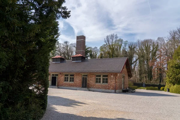 Dachau, Bavyera, Almanya - 2 Nisan 2019: Dachau toplama kampının krematoryum ve gaz odası.