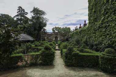 Horta Labirenti Parkı. Horta Labirenti. Passeig de Castanyers 'da. En eski bahçe şehri, 1792 'de Domenico Bagutti tarafından tasarlandı. Barselona 'da. Katalonya. İspanya