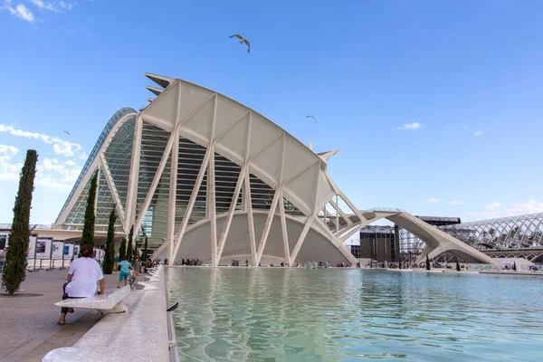 Ville des Arts et des Sciences, Musée océanographique et hémisphérique, lieu célèbre d'Espagne, d'Europe, de Valence - 10 juin 2018 : Concept de loisirs dans la ville de Valence, destination voyage Valenci — Photo