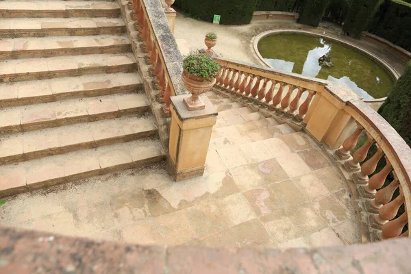Horta Labirenti Parkı. Horta Labirenti. Passeig de Castanyers 'da. En eski bahçe şehri, 1792 'de Domenico Bagutti tarafından tasarlandı. Barselona 'da. Katalonya. İspanya