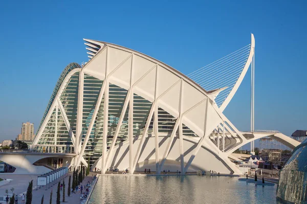 Stad Konst och vetenskap, Oceanografi och hemisfär museum, berömd plats från Spanien, Europa, Valencia - 10 juni 2018: Fritid koncept i Valence stad, Resmål Valenci — Stockfoto