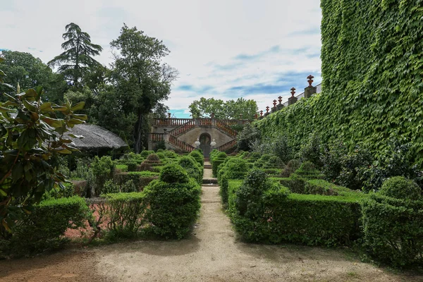Horta Labirenti Parkı. Horta Labirenti. Passeig de Castanyers 'da. En eski bahçe şehri, 1792 'de Domenico Bagutti tarafından tasarlandı. Barselona 'da. Katalonya. İspanya