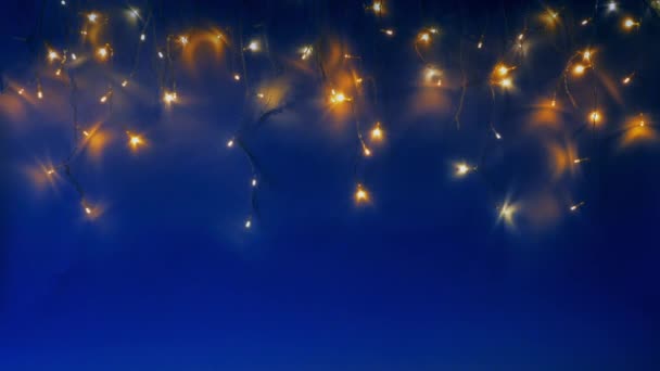 Christmas Tree Garland Shimmers Night Sky Lights Form Night Sky — Stock Video