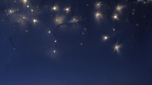 Grinalda Árvore Natal Brilha Como Céu Noturno Luzes Forma Céu — Vídeo de Stock