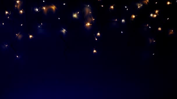 圣诞树的花环像夜空一样闪烁着光芒 以夜空或圣诞框架为形式的灯 — 图库视频影像