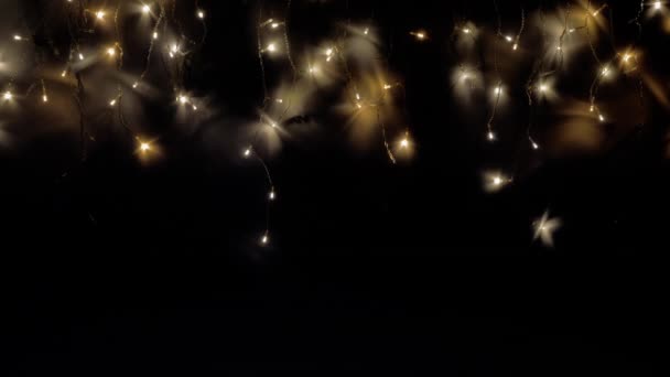 Рождественская Гирлянда Сверкает Ночное Небо Огни Виде Ночного Неба Рождественской — стоковое видео