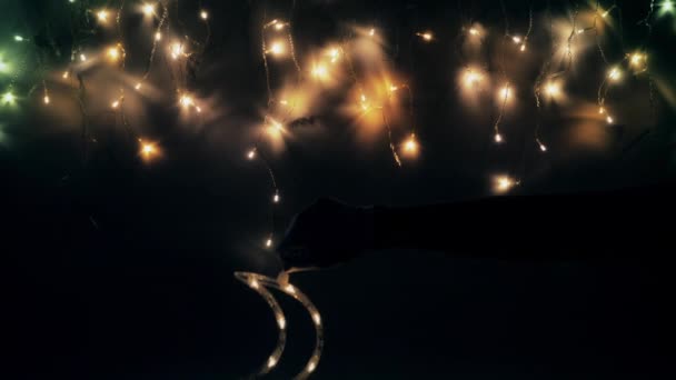 Guirnalda Del Árbol Navidad Brilla Como Cielo Nocturno Luna Saldrá — Vídeos de Stock