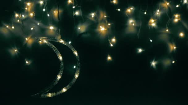 圣诞树的花环像夜空一样闪烁着光芒 月亮很快就要升起了 以夜空或圣诞框架为形式的灯 — 图库视频影像