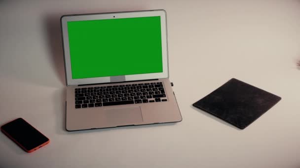 Bílá Hračka Myš Předstírá Myš Notebook Myš Plazí Laptopu — Stock video