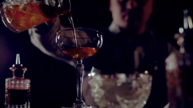 Cocktail serving: pour from a mixing glass into a cocktail glass and spray with smoky whiskey. The footage is recorded at 60 frames per second, and you can slow it down.
