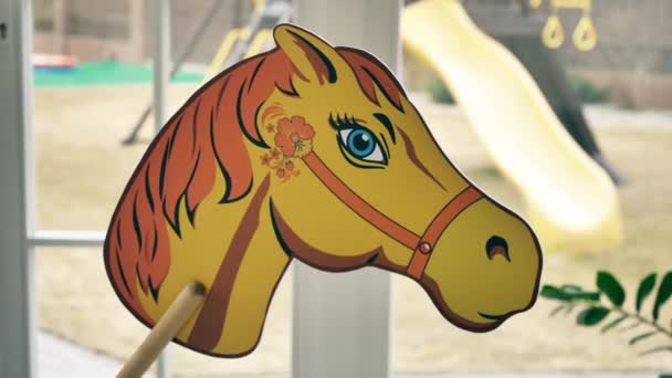 Wooden horse on a stick. Painting under Khokhloma. Russian folk toy. — Stock Video