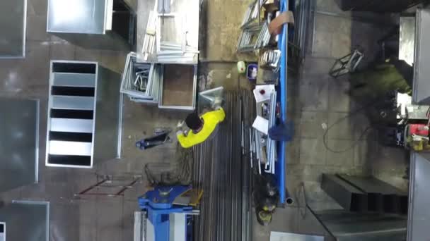Pequena Produção Oficina Montagem Soldagem Metalurgia Câmera Móvel — Vídeo de Stock