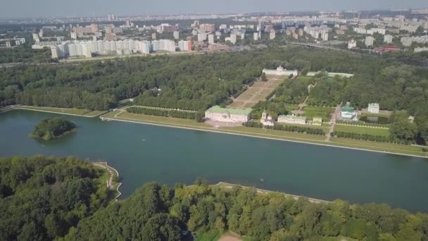 Nehir Kenarında Parkı Olan Yüzyılın Barok Malikanesi Rusya Moskova Nehri — Stok video