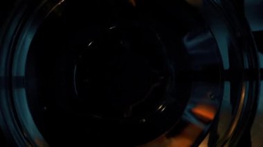 Yakılan bir gaz pişirme halkasının yakın çekimi.