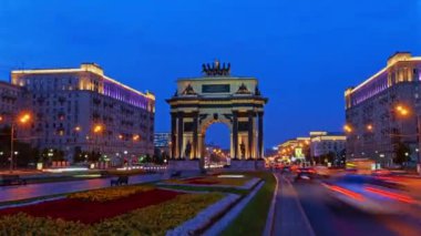 Şehir gece trafiğinin zaman çizelgesi. Modern şehir. Moskova. Merkez..