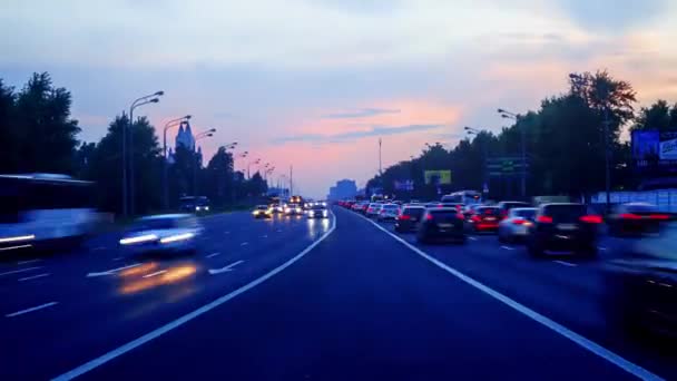 Timelapse do tráfego noturno da cidade de carros. Cidade moderna. Moscovo. Centro . — Vídeo de Stock