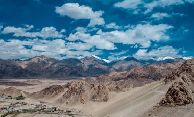 Leh 'ten Ladagh' a olan yolculuğum. Dünyanın en yüksek yolu. Hindistan Himalayaları