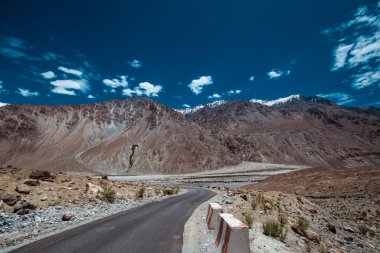 Leh 'ten Ladakh' a yaptığım moto gezisi. Dünyanın en yüksek yolu. Hindistan, Himalayalar