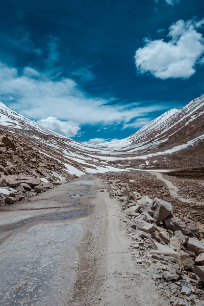 リーからラダックへの私の元旅行世界で最も高い道路 インドヒマラヤ — ストック写真