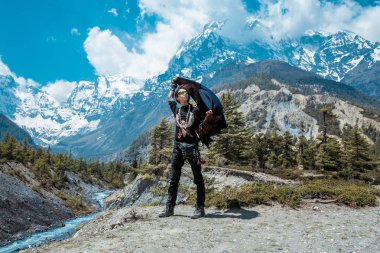 Annapurna Gezisi. Nepalli Himalayalar.