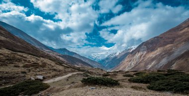 Annapurna Gezisi. Nepalli Himalayalar.