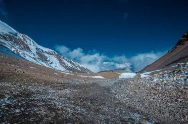 Annapurna Gezisi. Nepalli Himalayalar.