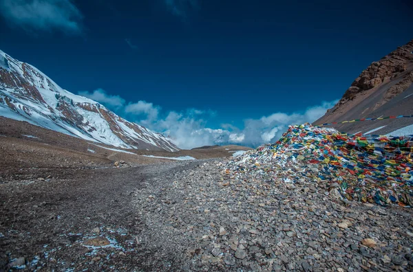 Annapurna Gezisi. Nepalli Himalayalar.