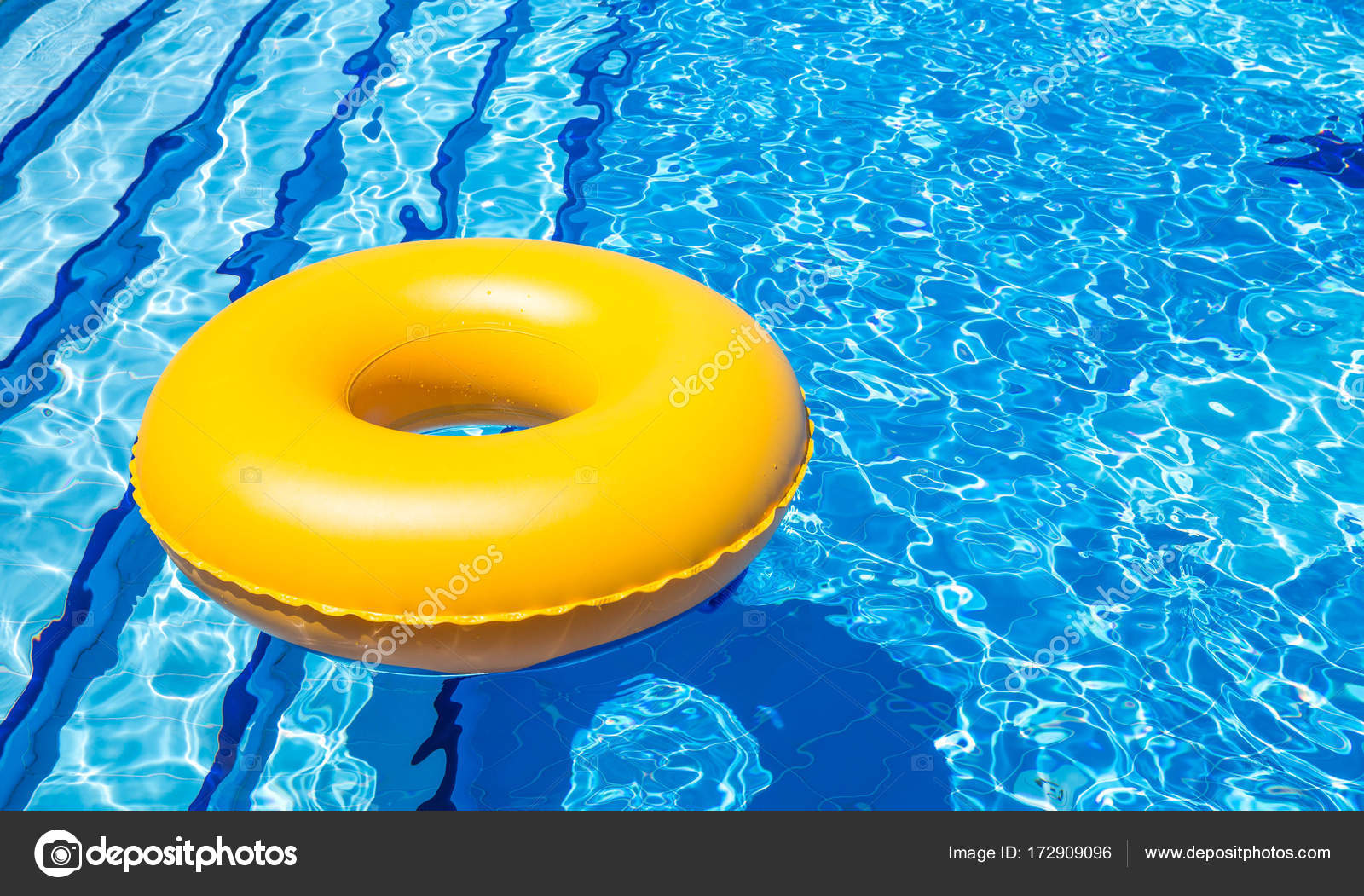 Inflatable Yellow Inner Tube Floating Clear Blue Waters — Stock