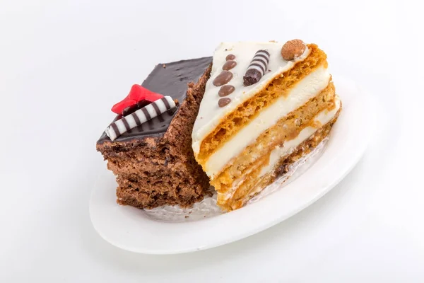 Два Куска Вкусного Торта Белом Блюдце — стоковое фото