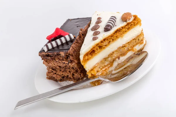 Dwa Kawałki Smaczne Ciasto Talerzyk Biały — Zdjęcie stockowe