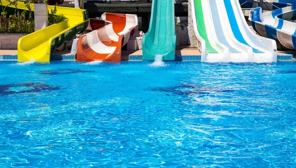 Antalia Turquía Mayo 2014 Coloridos Tubos Parque Acuático Una Piscina — Foto de Stock